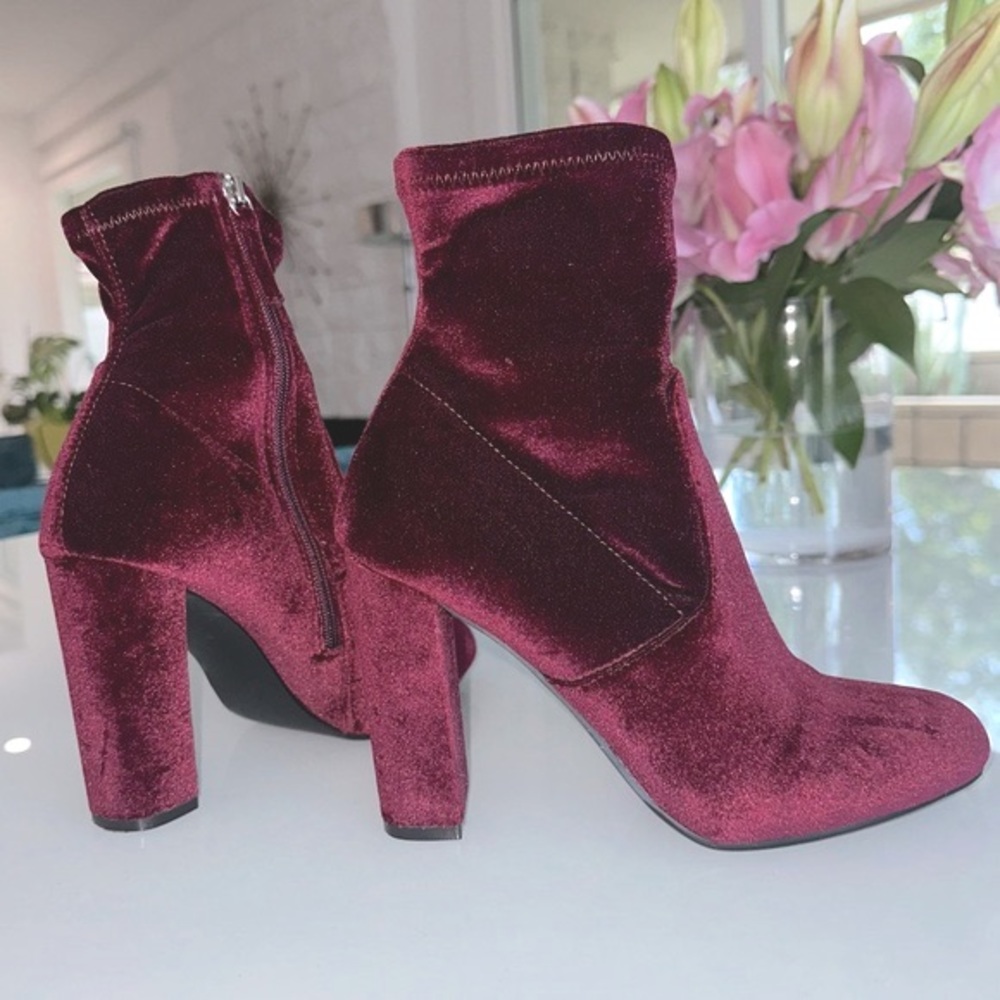 Steve Madden Burgundy Velvet Ankle Booties Block Heel Zip Woman’s Sz 8 Boot